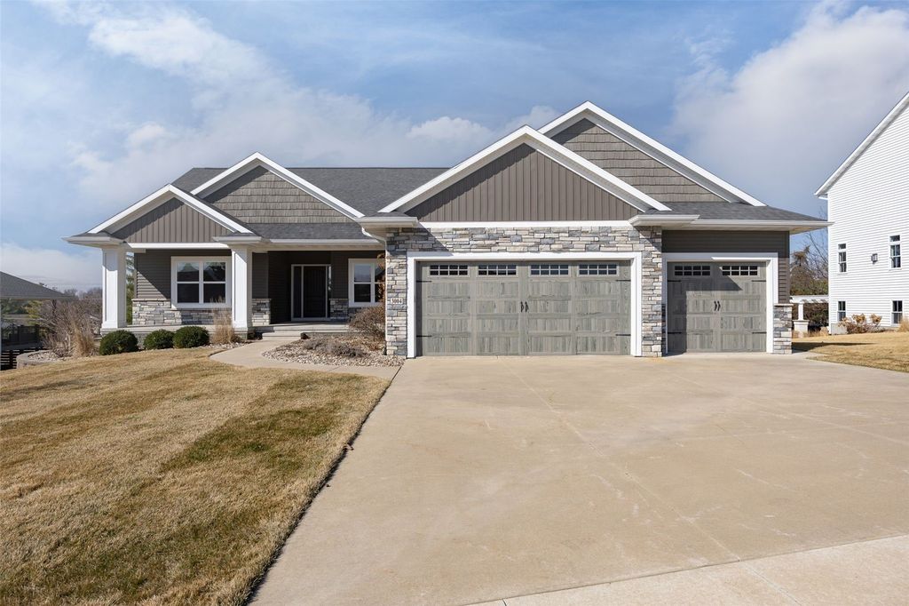 3004 Forrest Meadow Lane, Hiawatha, IA 52233