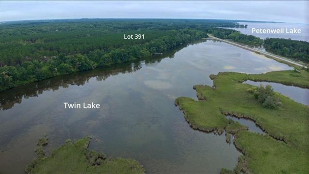 391 Twin Lakes Trail, Nekoosa, WI 54457
