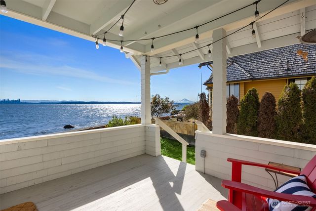 5430 Rockaway Beach Road NE, Bainbridge Island, WA 98110