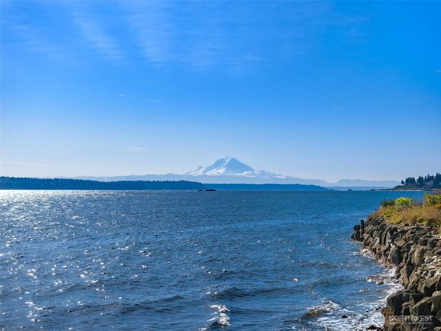 5430 Rockaway Beach Road NE, Bainbridge Island, WA 98110