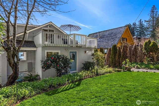 5430 Rockaway Beach Road NE, Bainbridge Island, WA 98110