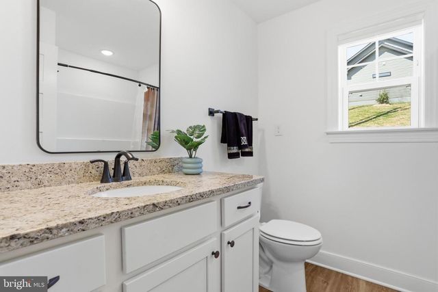 180 SACHEM HL, Hedgesville, WV 25427