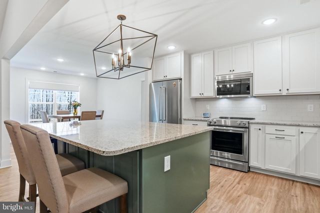 180 SACHEM HL, Hedgesville, WV 25427