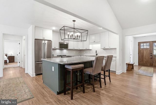 180 SACHEM HL, Hedgesville, WV 25427