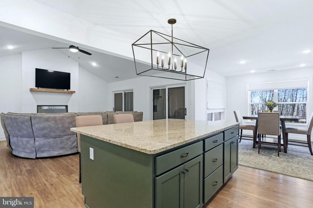 180 SACHEM HL, Hedgesville, WV 25427