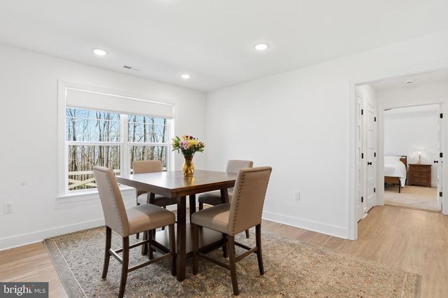 180 SACHEM HL, Hedgesville, WV 25427