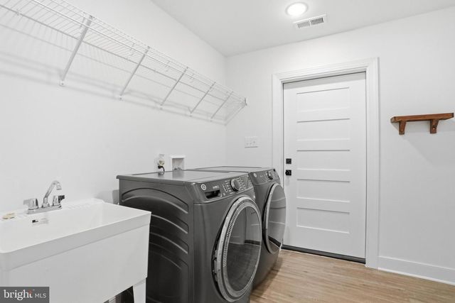 180 SACHEM HL, Hedgesville, WV 25427