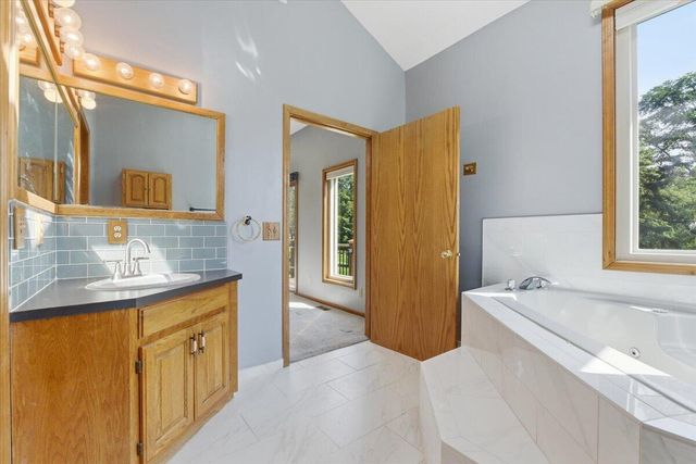 19241 HAWTHORNE Avenue, Council Bluffs, IA 51503