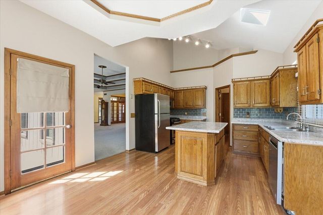 19241 HAWTHORNE Avenue, Council Bluffs, IA 51503