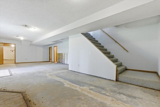 19241 HAWTHORNE Avenue, Council Bluffs, IA 51503