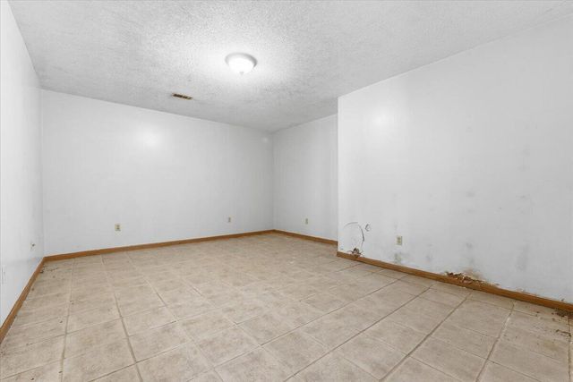 19241 HAWTHORNE Avenue, Council Bluffs, IA 51503
