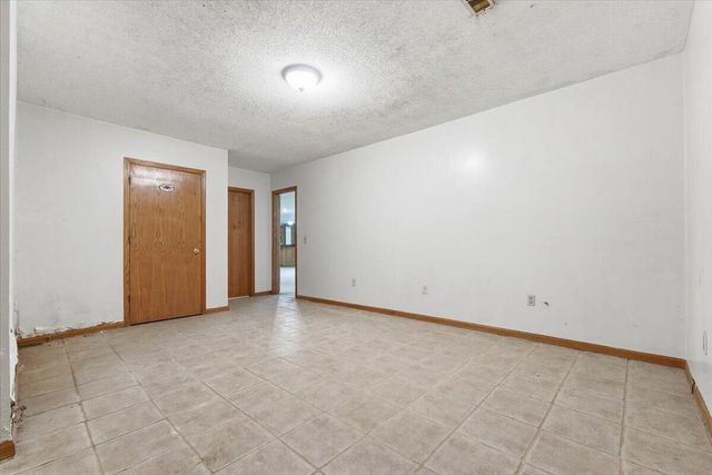 19241 HAWTHORNE Avenue, Council Bluffs, IA 51503