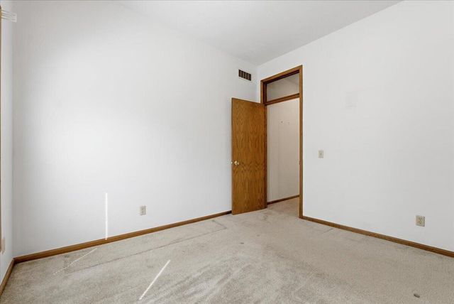 19241 HAWTHORNE Avenue, Council Bluffs, IA 51503