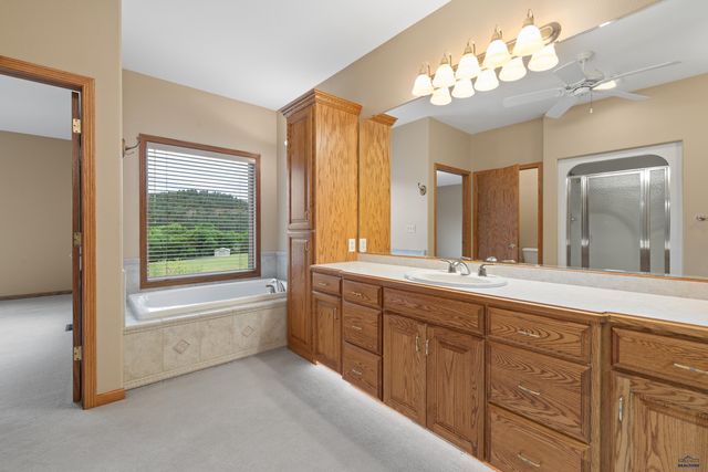 13866 BATTLE CREEK RD, Hermosa, SD 57744