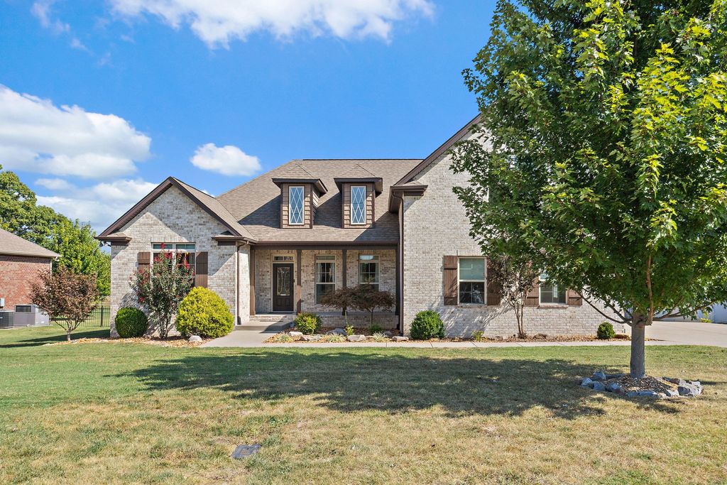 2257 London Ln, Greenbrier, TN 37073