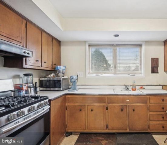 1301 BURTON AVE, Sharon Hill, PA 19079