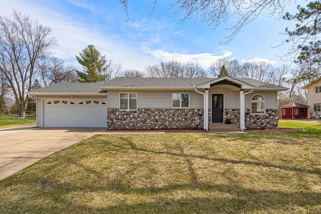407 Columbus Avenue S, New Prague, MN 56071