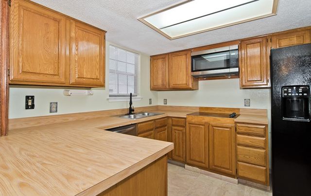 6014 Parkmeadow Drive, Arlington, TX 76018
