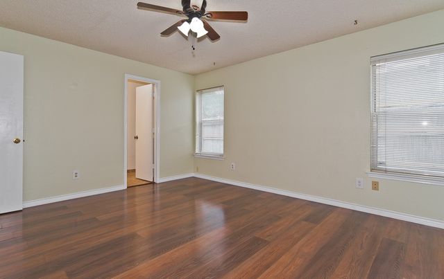 6014 Parkmeadow Drive, Arlington, TX 76018