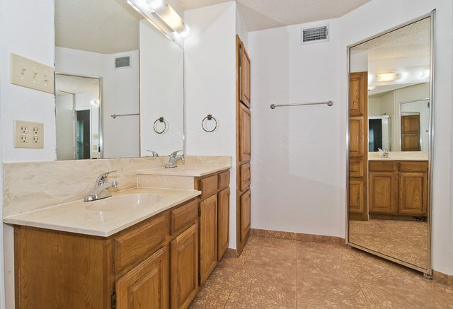 6014 Parkmeadow Drive, Arlington, TX 76018