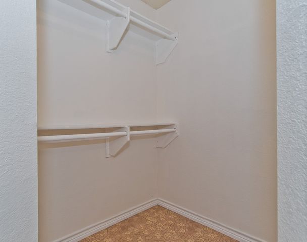 6014 Parkmeadow Drive, Arlington, TX 76018