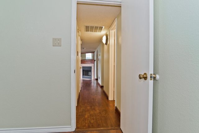6014 Parkmeadow Drive, Arlington, TX 76018