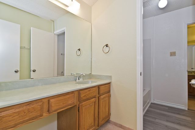 6014 Parkmeadow Drive, Arlington, TX 76018