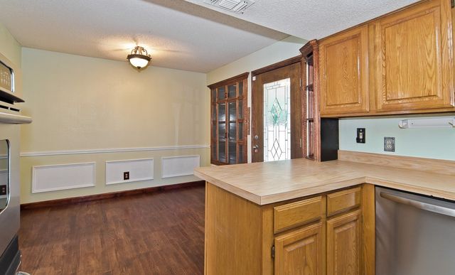 6014 Parkmeadow Drive, Arlington, TX 76018