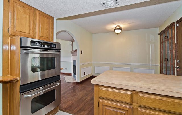 6014 Parkmeadow Drive, Arlington, TX 76018