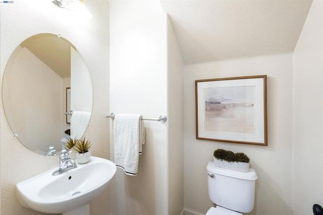 2324 Fortuna Ln, Tracy, CA 95377