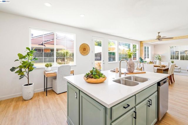 2324 Fortuna Ln, Tracy, CA 95377