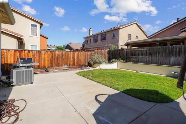 2324 Fortuna Ln, Tracy, CA 95377