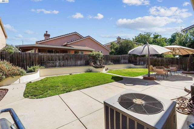 2324 Fortuna Ln, Tracy, CA 95377