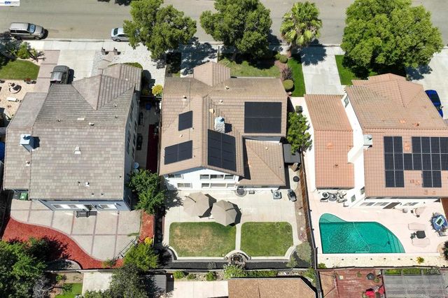 2324 Fortuna Ln, Tracy, CA 95377