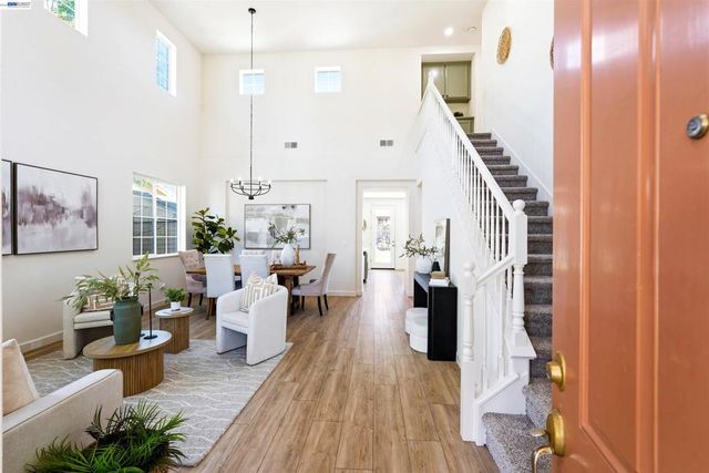 2324 Fortuna Ln, Tracy, CA 95377
