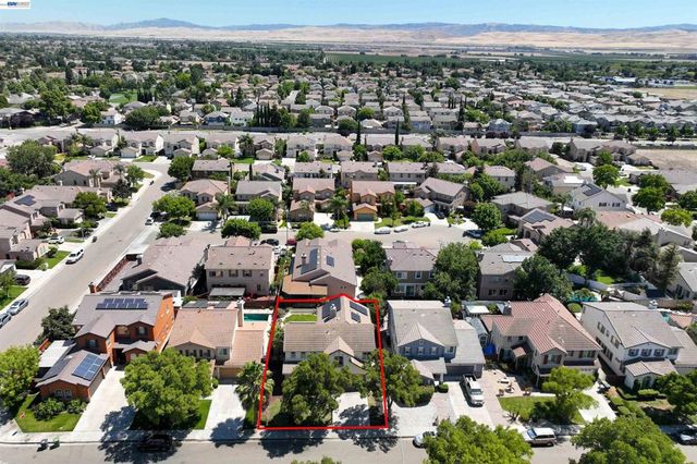 2324 Fortuna Ln, Tracy, CA 95377