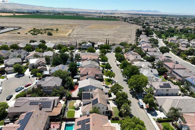 2324 Fortuna Ln, Tracy, CA 95377