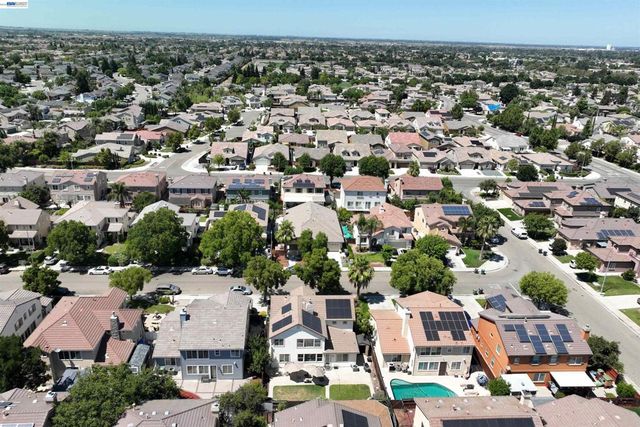 2324 Fortuna Ln, Tracy, CA 95377