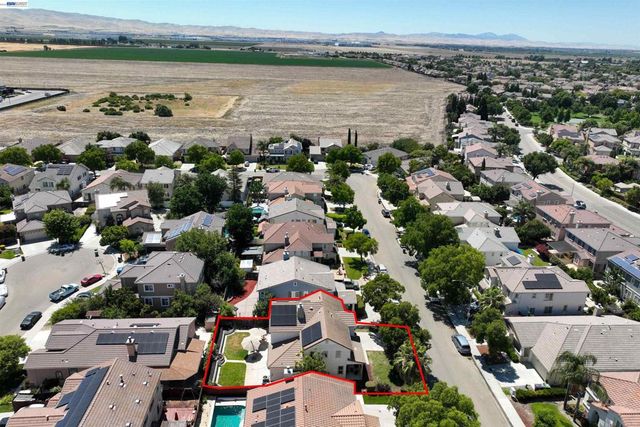 2324 Fortuna Ln, Tracy, CA 95377