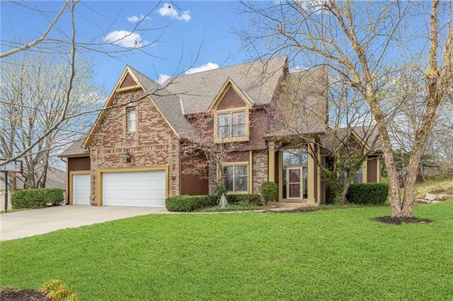 10400 River Hills Drive, Parkville, MO 64152