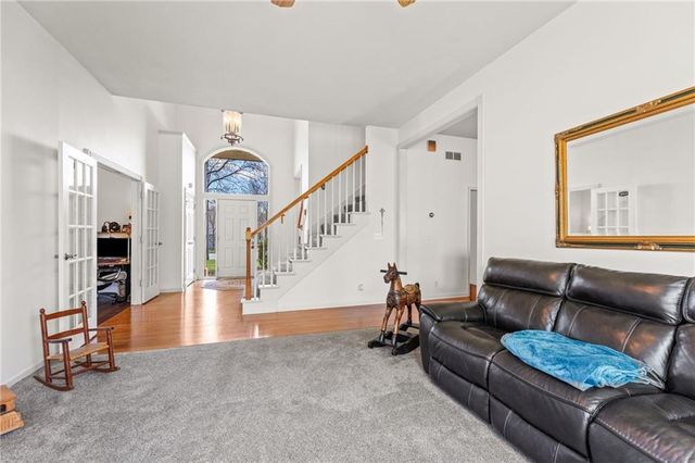 10400 River Hills Drive, Parkville, MO 64152