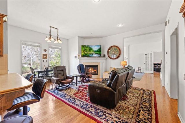 10400 River Hills Drive, Parkville, MO 64152