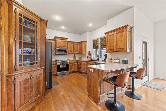10400 River Hills Drive, Parkville, MO 64152