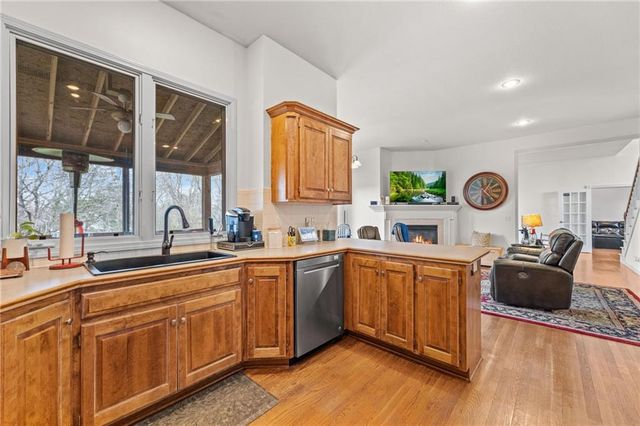 10400 River Hills Drive, Parkville, MO 64152