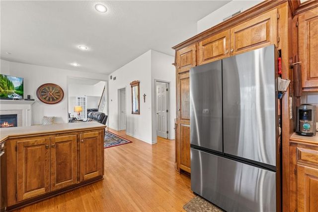 10400 River Hills Drive, Parkville, MO 64152