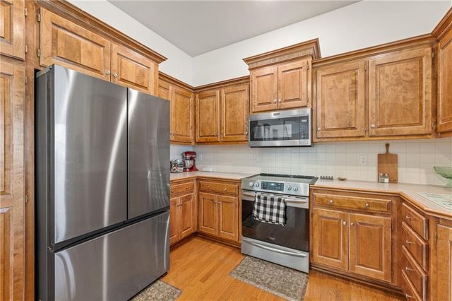 10400 River Hills Drive, Parkville, MO 64152