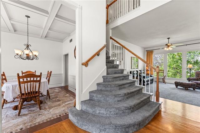 10400 River Hills Drive, Parkville, MO 64152