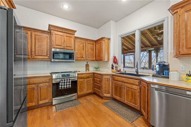 10400 River Hills Drive, Parkville, MO 64152