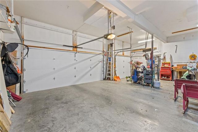 10400 River Hills Drive, Parkville, MO 64152