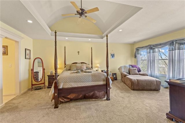 10400 River Hills Drive, Parkville, MO 64152